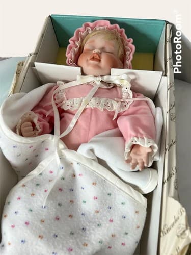 Vintage Knowles Dolls “Elizabeth’s Homecoming “ Fine Porcelain Doll - Thumbnail 2