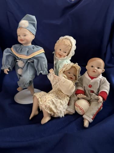 Ashton-Drake Yolanda Bello Porcelain Dolls (Lot of 4) - Thumbnail 7