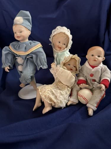 Ashton-Drake Yolanda Bello Porcelain Dolls (Lot of 4) - Thumbnail 2
