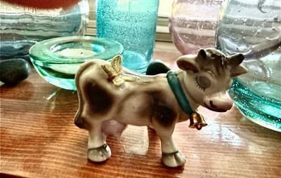 Vintage 1950s Japan Ceramic Cow Figurine w/ Butterfly Gold Bell Collar - Thumbnail 8