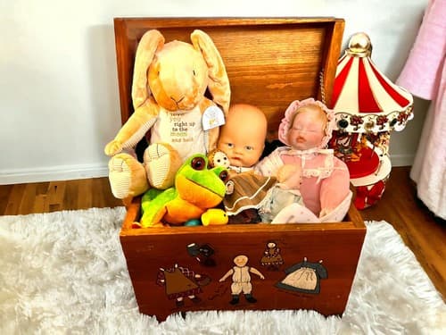 Vintage Handpainted Child’s Wooden Toy Chest - Thumbnail 9