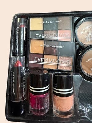 The Color Institute Makeup Kit Aluminum Briefcase Eyeshadow Blush Lipstick Set - Thumbnail 6