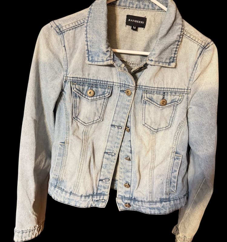 Ranbeeri Women’s Light Wash Denim Jacket Cropped Button Front Size M