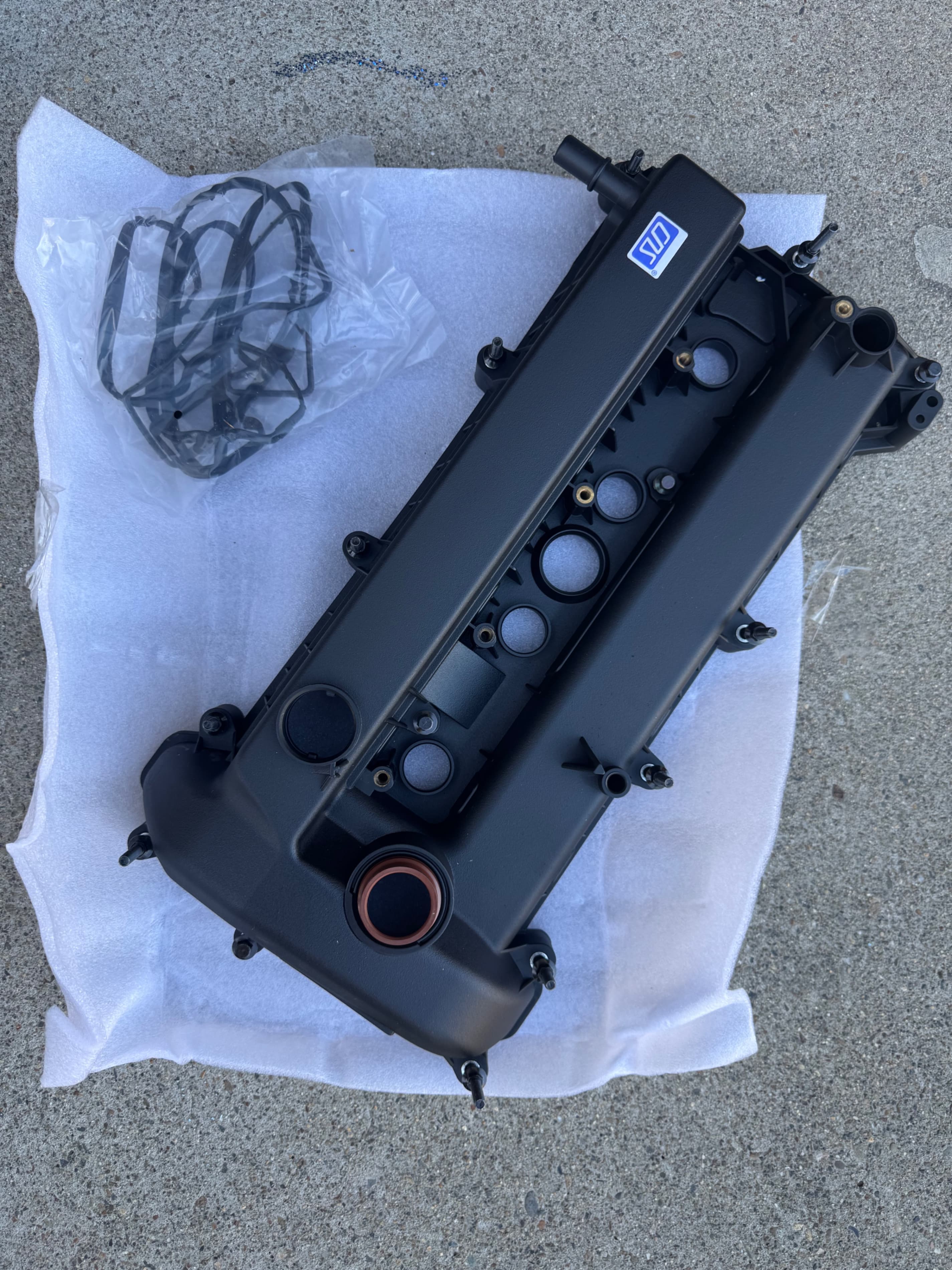 HICHANGE Engine Valve Cover with Gasket Fits Escape Fusion MKZ Mariner Milan 2.5L 2009-2012, Replaces 9E5Z6582G - Thumbnail 6