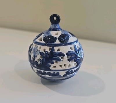 Porcelain Blue & White Floral Reticulated Jar Candle Holder Lid Potpourri 3.5"