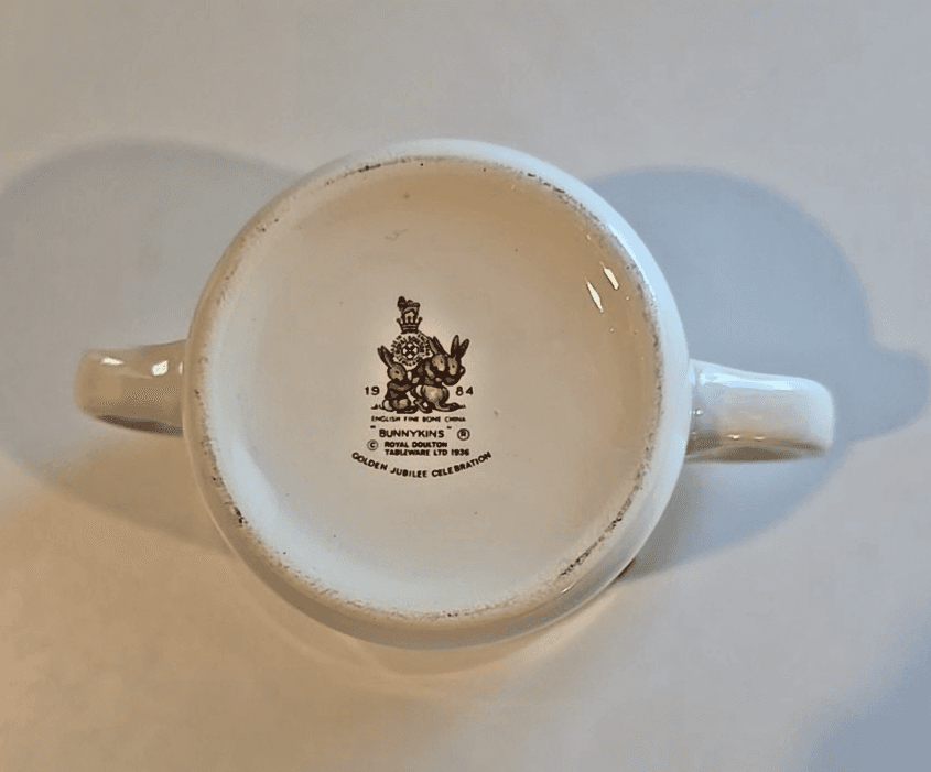 Bunnykins Royaolo Doulton 1936 Bone China 2 Handled Hug a Mug 'Windy Day' - Thumbnail 6