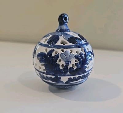 Porcelain Blue & White Floral Reticulated Jar Candle Holder Lid Potpourri 3.5" - Thumbnail 2