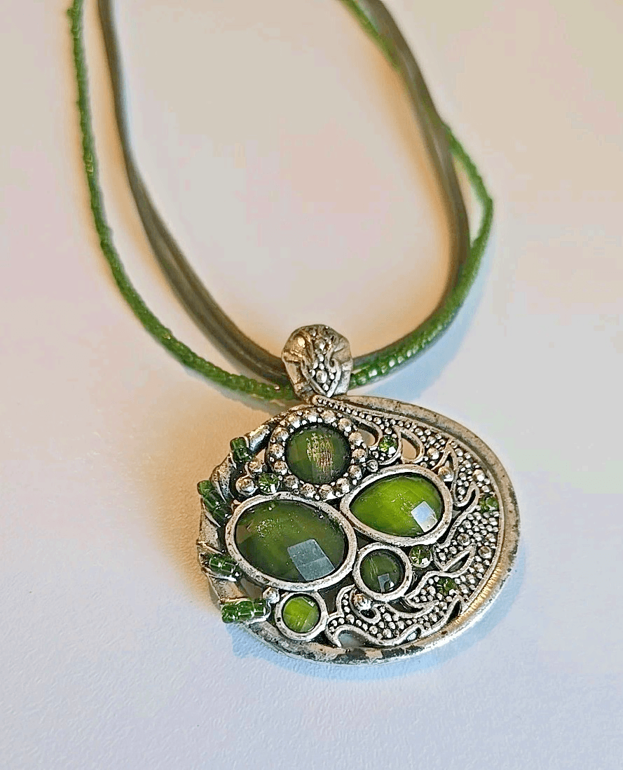 Green Faux Stone & Silver Tone Pendant Medallion Beaded Necklace 16"