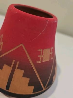 Southwestern Red Sioux Pottery Lakota Signed Clay Vase - Thumbnail 4