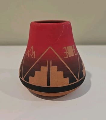 Southwestern Red Sioux Pottery Lakota Signed Clay Vase - Thumbnail 3