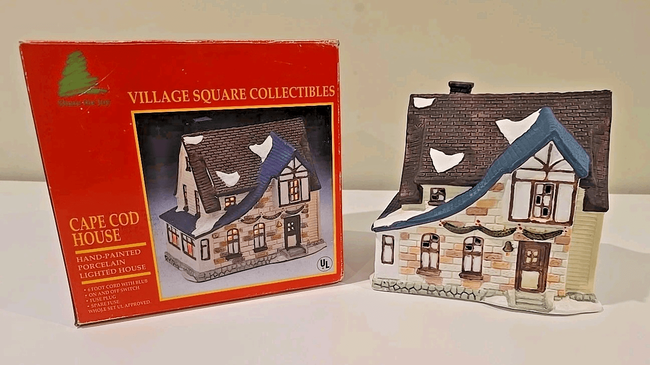 Village Square Collectibles Cape Cod House Hand-Painted Lighted Vintage Caldor