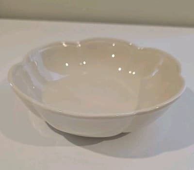 Vintage McCoy Pottery Serving Bowl 7528 USA - Thumbnail 2