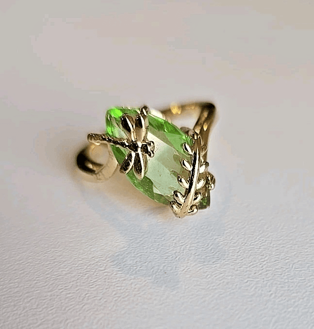 Women's Gold Toned Band Gold Dragonfly Ring Size 10 Green Gem Costume jewelry - Thumbnail 2
