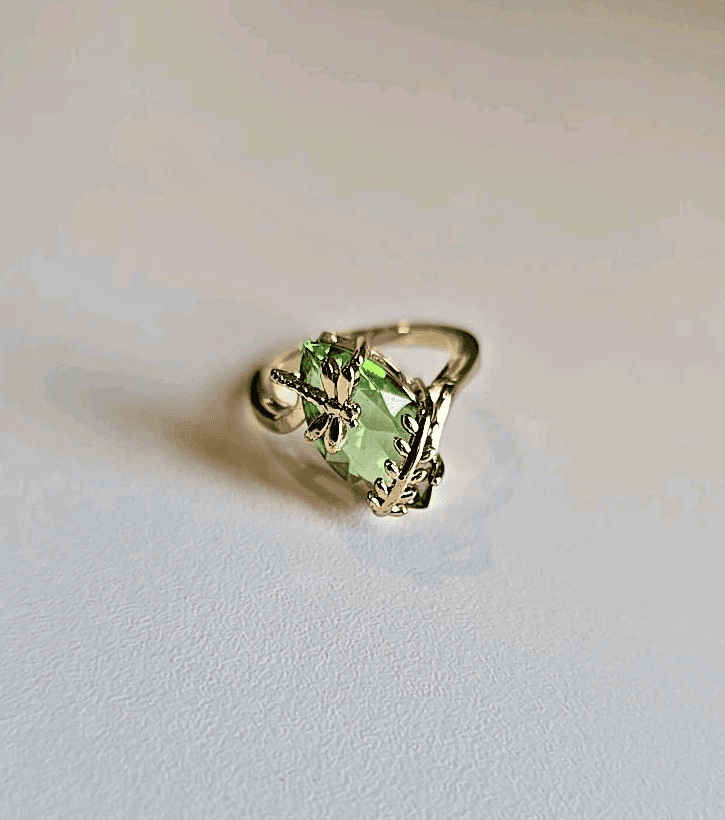 Women's Gold Toned Band Gold Dragonfly Ring Size 10 Green Gem Costume jewelry - Thumbnail 5