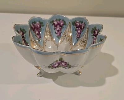 3 Footed Oriental Asian Pottery Bowl - Scalloped Rim - Hand Painted Flowers - Thumbnail 2