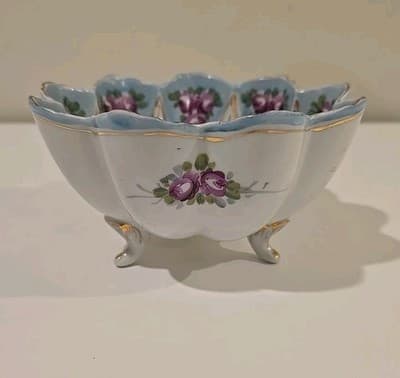 3 Footed Oriental Asian Pottery Bowl - Scalloped Rim - Hand Painted Flowers - Thumbnail 4