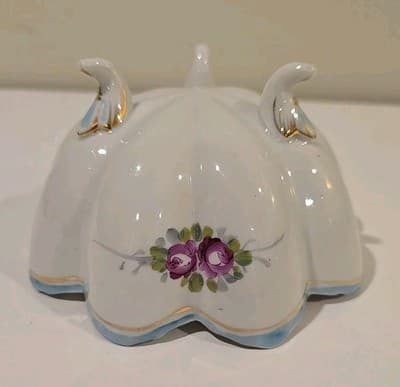 3 Footed Oriental Asian Pottery Bowl - Scalloped Rim - Hand Painted Flowers - Thumbnail 8