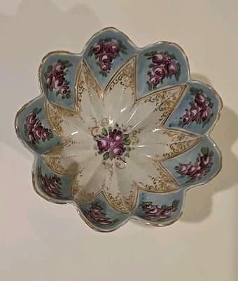 3 Footed Oriental Asian Pottery Bowl - Scalloped Rim - Hand Painted Flowers - Thumbnail 3