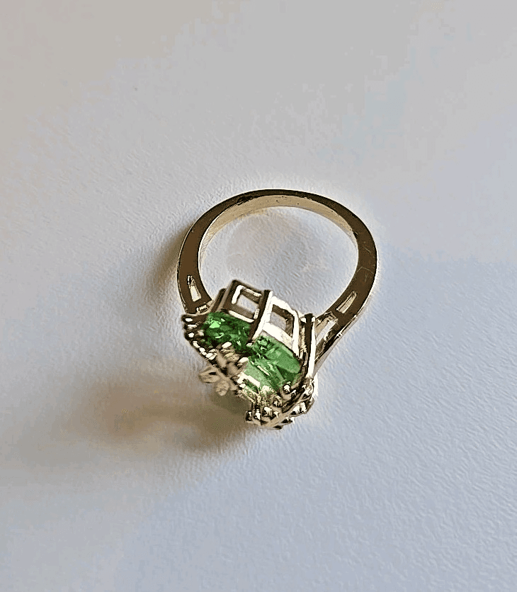 Women's Gold Toned Band Gold Dragonfly Ring Size 10 Green Gem Costume jewelry - Thumbnail 4