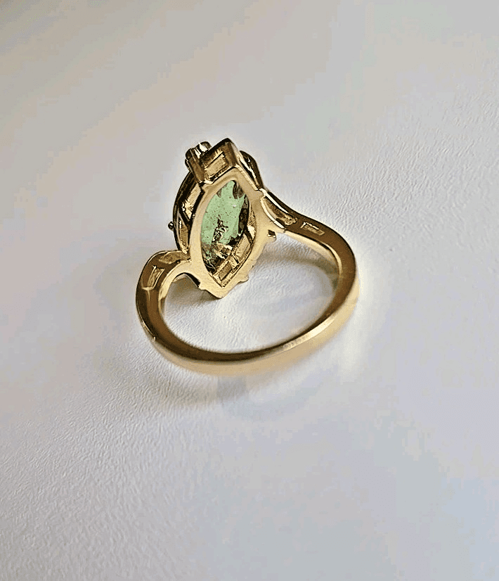 Women's Gold Toned Band Gold Dragonfly Ring Size 10 Green Gem Costume jewelry - Thumbnail 7