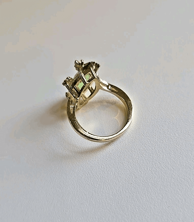 Women's Gold Toned Band Gold Dragonfly Ring Size 10 Green Gem Costume jewelry - Thumbnail 3