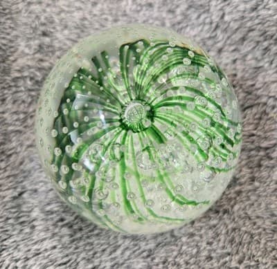 MURANO STYLE GLASS EGG PAPERWEIGHT GREEN BUBBLY Vintage 3.5” - Thumbnail 5