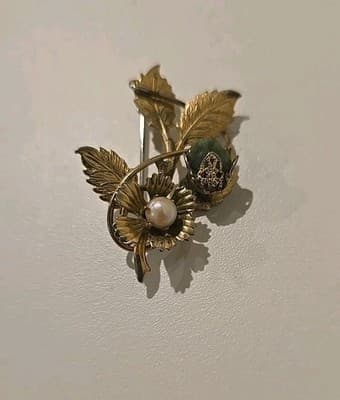 Vintage Costume Jewelry Jade & Pearl Gold Tone Brooch Pin Estate