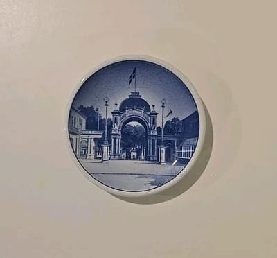 Tivoli Royal Copenhagen Denmark 2010 Miniature Collector Plate - Thumbnail 2
