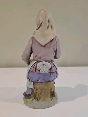 Homco Home Interiors Vintage Old Farm Woman Figurine Seated Holding Grapes 1433 - Thumbnail 4