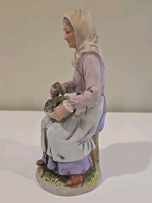 Homco Home Interiors Vintage Old Farm Woman Figurine Seated Holding Grapes 1433 - Thumbnail 3