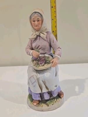 Homco Home Interiors Vintage Old Farm Woman Figurine Seated Holding Grapes 1433 - Thumbnail 2