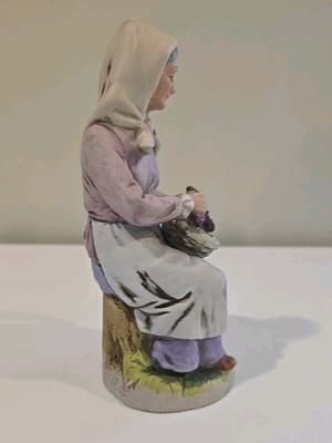 Homco Home Interiors Vintage Old Farm Woman Figurine Seated Holding Grapes 1433 - Thumbnail 5