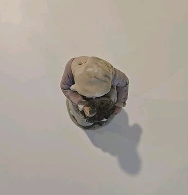 Homco Home Interiors Vintage Old Farm Woman Figurine Seated Holding Grapes 1433 - Thumbnail 6