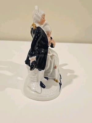 Blue & White Vintage Porcelain Colonial Figurines - Thumbnail 7