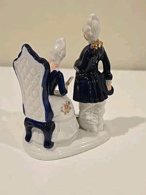 Blue & White Vintage Porcelain Colonial Figurines - Thumbnail 5