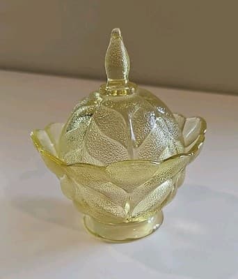 L.E. Smith Glass Canary Yellow Lidded Candy Dish - Thumbnail 3