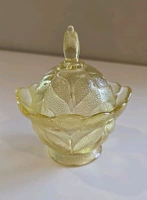 L.E. Smith Glass Canary Yellow Lidded Candy Dish - Thumbnail 4
