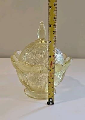 L.E. Smith Glass Canary Yellow Lidded Candy Dish - Thumbnail 8