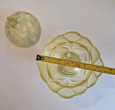 L.E. Smith Glass Canary Yellow Lidded Candy Dish - Thumbnail 6