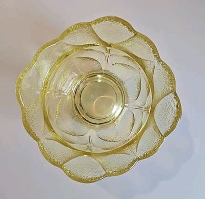 L.E. Smith Glass Canary Yellow Lidded Candy Dish - Thumbnail 7