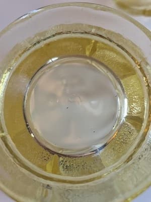 L.E. Smith Glass Canary Yellow Lidded Candy Dish - Thumbnail 10