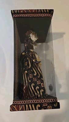 King Rama and Queen Shinta Puppet Dolls in Case with Indonesia Original Box - Thumbnail 6