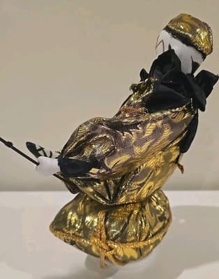 Dolls 1993 - Musical Pierrot - French Mime - Music Box Porcelain - Thumbnail 8