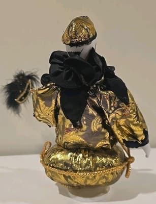 Dolls 1993 - Musical Pierrot - French Mime - Music Box Porcelain - Thumbnail 6
