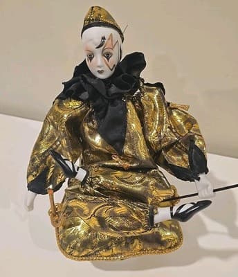 Dolls 1993 - Musical Pierrot - French Mime - Music Box Porcelain - Thumbnail 3
