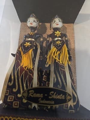 King Rama and Queen Shinta Puppet Dolls in Case with Indonesia Original Box - Thumbnail 3