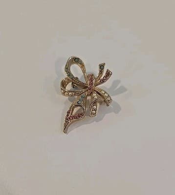 Vintage Gold Tone And Colored Rhinestone Ribbon Brooch J6