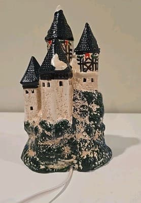 Vintage 1987 Santa’s Castle By Brinn's, Lighted Christmas Village Collection - Thumbnail 9