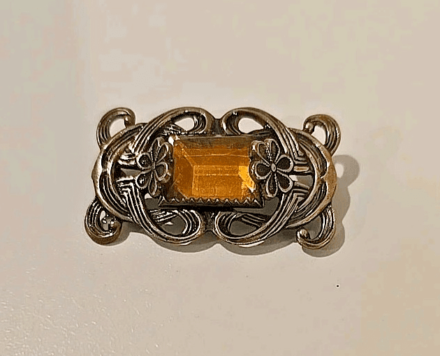 Antique Art Nouveau Dainty Glass Brooch (A1106)