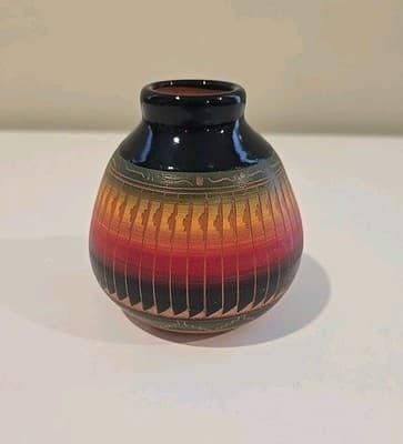 Etched Navajo Red Clay Pottery Vase Signed W. Johnson Navajo - Thumbnail 4